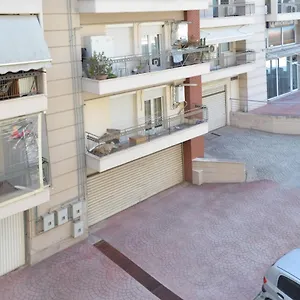 κάντε κράτηση εδώ